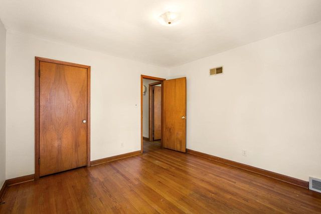 5653 N Milwaukee River PARKWAY, Glendale, WI 53209