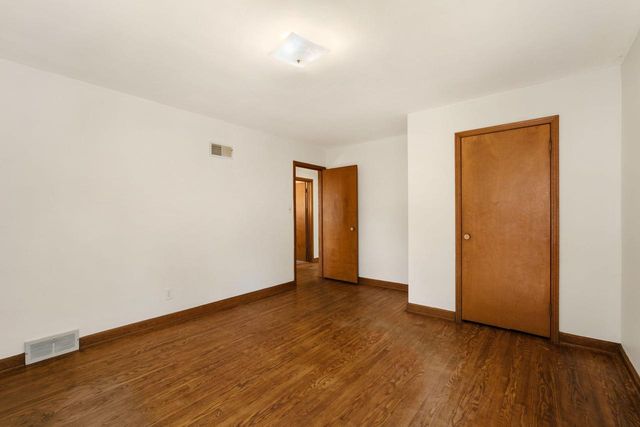 5653 N Milwaukee River PARKWAY, Glendale, WI 53209