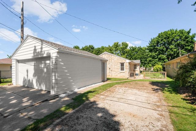 5653 N Milwaukee River PARKWAY, Glendale, WI 53209