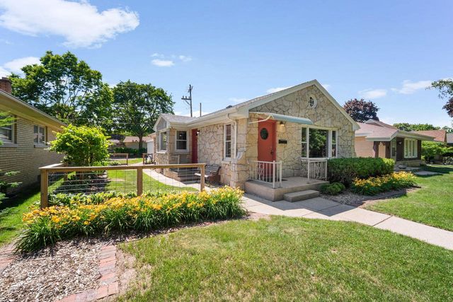 5653 N Milwaukee River PARKWAY, Glendale, WI 53209