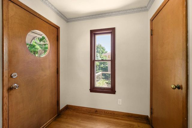 5653 N Milwaukee River PARKWAY, Glendale, WI 53209