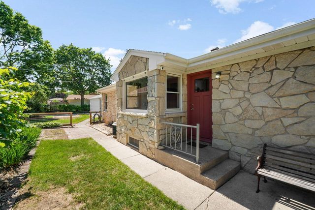 5653 N Milwaukee River PARKWAY, Glendale, WI 53209