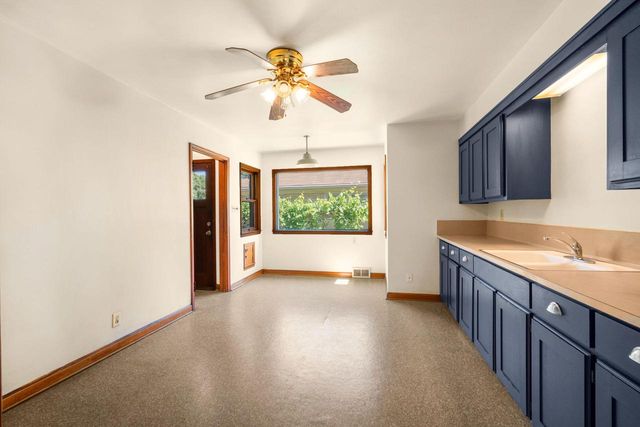 5653 N Milwaukee River PARKWAY, Glendale, WI 53209
