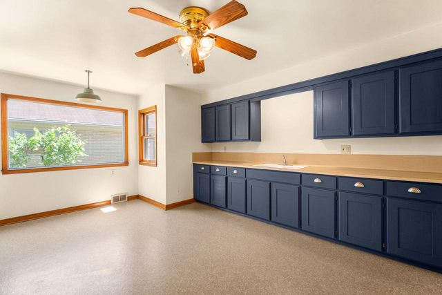 5653 N Milwaukee River PARKWAY, Glendale, WI 53209