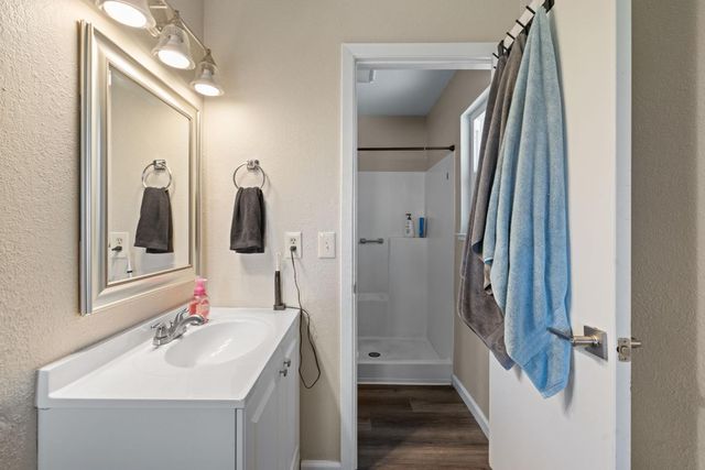 10251 Ellenwood Ave, Sacramento, CA 95827