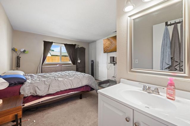 10251 Ellenwood Ave, Sacramento, CA 95827