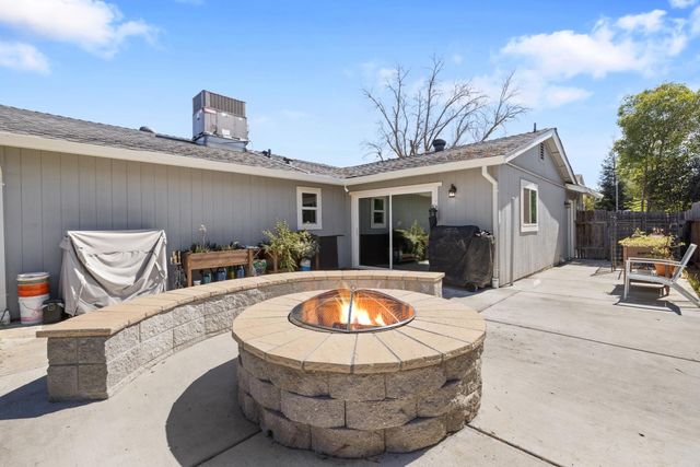 10251 Ellenwood Ave, Sacramento, CA 95827