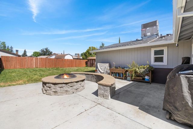 10251 Ellenwood Ave, Sacramento, CA 95827