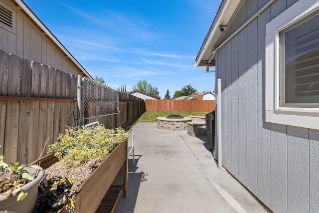 10251 Ellenwood Ave, Sacramento, CA 95827