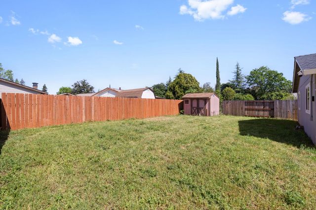 10251 Ellenwood Ave, Sacramento, CA 95827