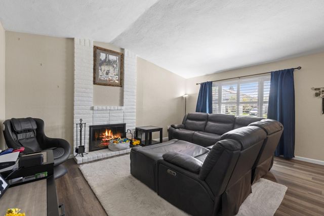 10251 Ellenwood Ave, Sacramento, CA 95827