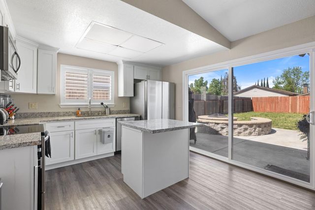 10251 Ellenwood Ave, Sacramento, CA 95827