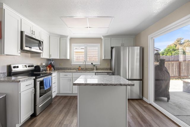 10251 Ellenwood Ave, Sacramento, CA 95827