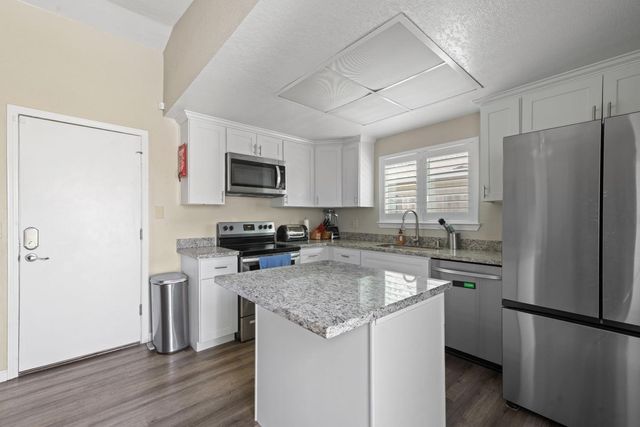 10251 Ellenwood Ave, Sacramento, CA 95827