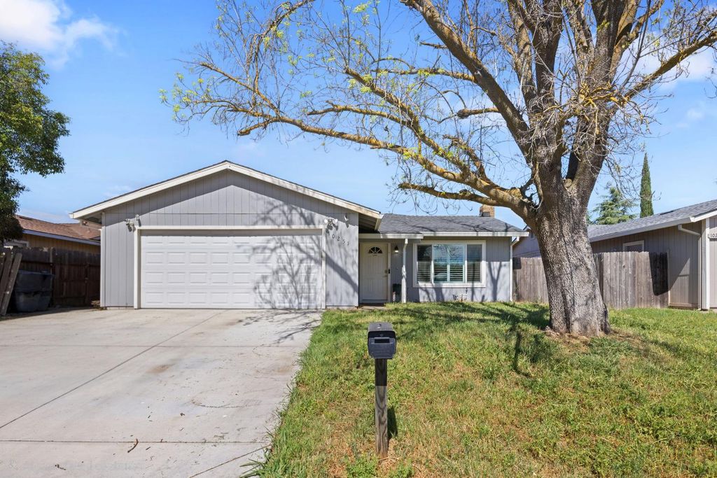 10251 Ellenwood Ave, Sacramento, CA 95827