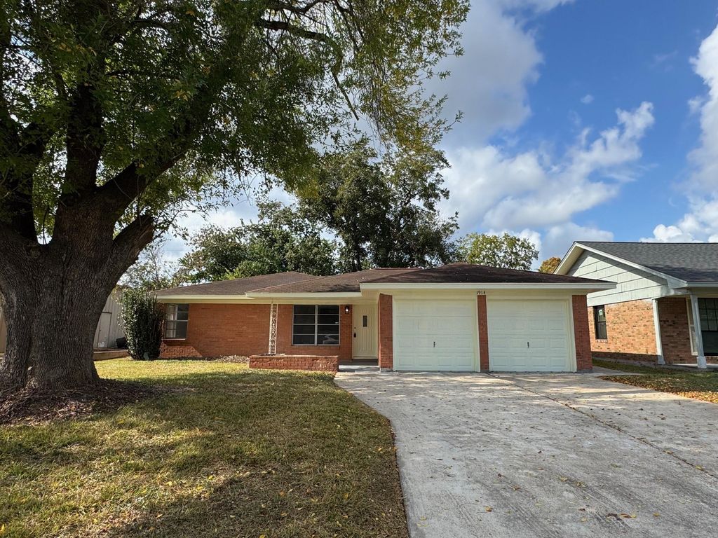 1914 Firwood Drive, Pasadena, TX 77502