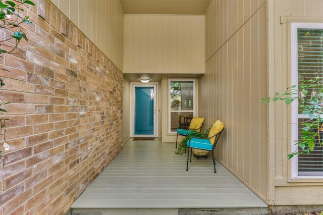 2 Rock Pine Court, The Woodlands, TX 77381