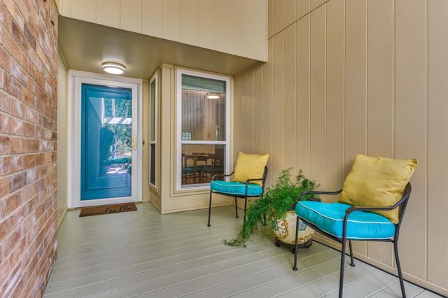 2 Rock Pine Court, The Woodlands, TX 77381