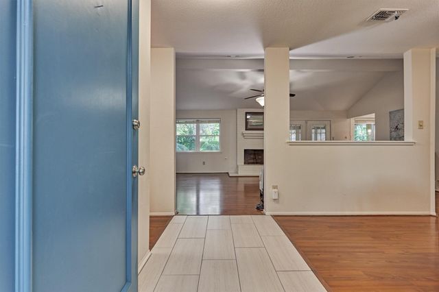 2 Rock Pine Court, The Woodlands, TX 77381