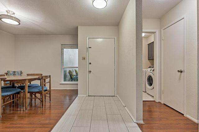 2 Rock Pine Court, The Woodlands, TX 77381
