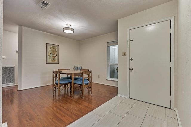 2 Rock Pine Court, The Woodlands, TX 77381