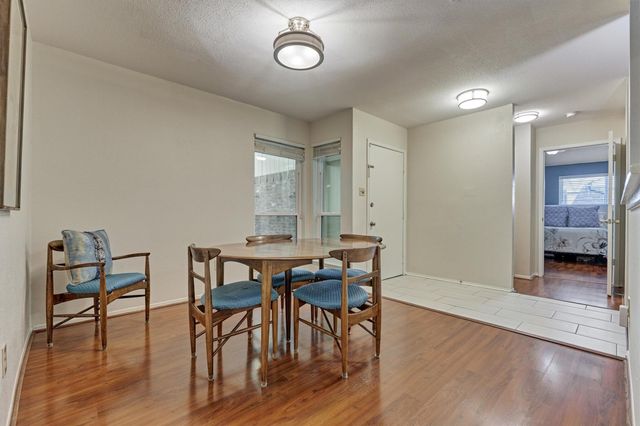 2 Rock Pine Court, The Woodlands, TX 77381
