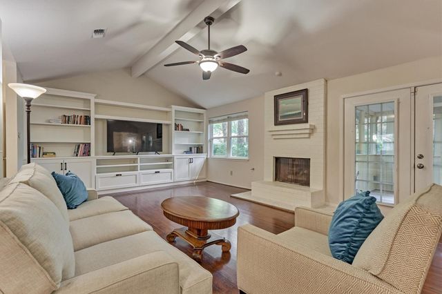2 Rock Pine Court, The Woodlands, TX 77381