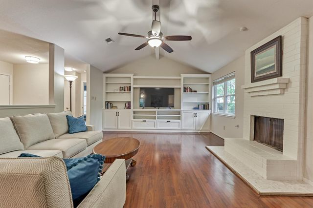 2 Rock Pine Court, The Woodlands, TX 77381