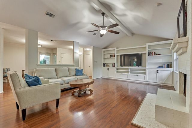 2 Rock Pine Court, The Woodlands, TX 77381