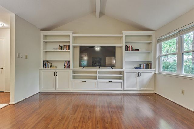 2 Rock Pine Court, The Woodlands, TX 77381
