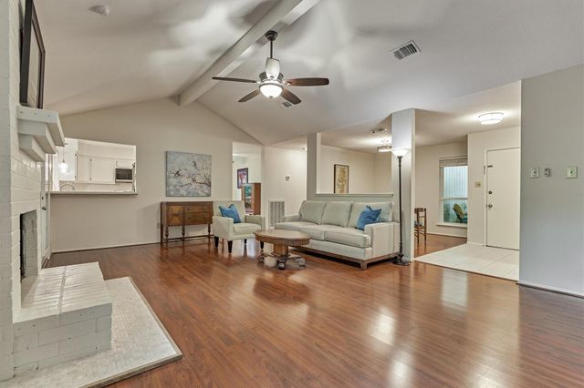 2 Rock Pine Court, The Woodlands, TX 77381