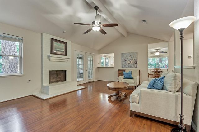2 Rock Pine Court, The Woodlands, TX 77381