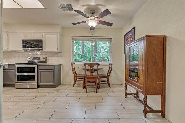 2 Rock Pine Court, The Woodlands, TX 77381