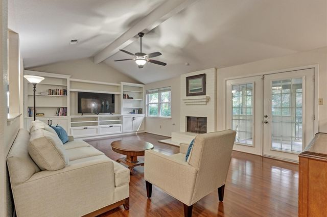 2 Rock Pine Court, The Woodlands, TX 77381