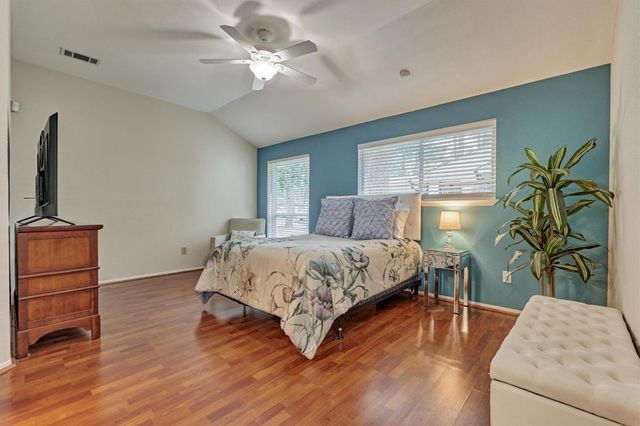2 Rock Pine Court, The Woodlands, TX 77381