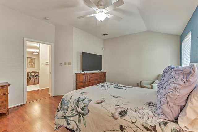 2 Rock Pine Court, The Woodlands, TX 77381
