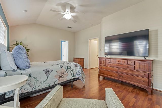 2 Rock Pine Court, The Woodlands, TX 77381