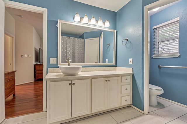 2 Rock Pine Court, The Woodlands, TX 77381