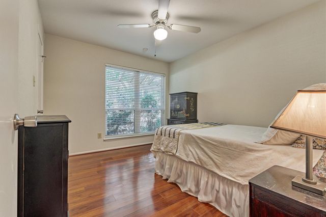 2 Rock Pine Court, The Woodlands, TX 77381