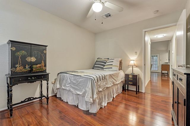 2 Rock Pine Court, The Woodlands, TX 77381