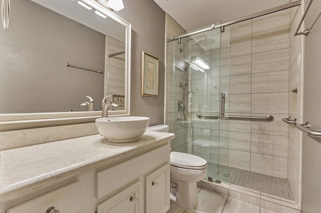 2 Rock Pine Court, The Woodlands, TX 77381