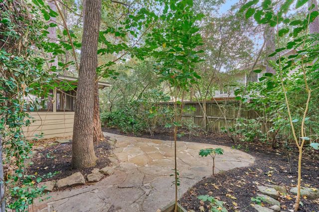 2 Rock Pine Court, The Woodlands, TX 77381