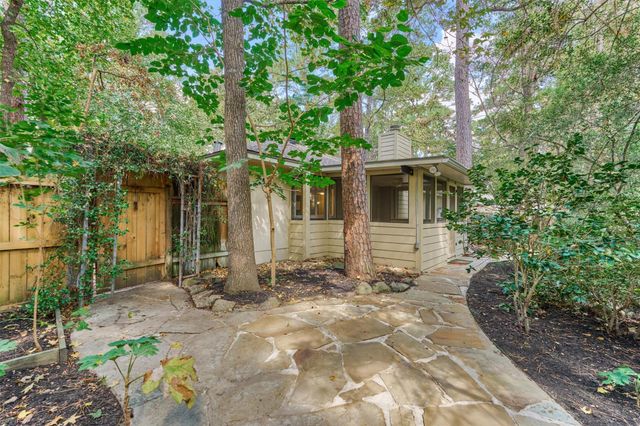 2 Rock Pine Court, The Woodlands, TX 77381