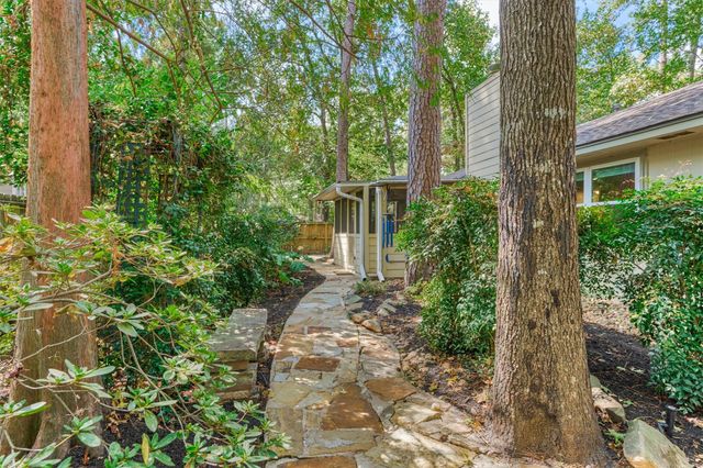 2 Rock Pine Court, The Woodlands, TX 77381