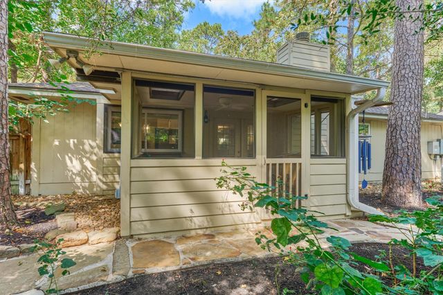 2 Rock Pine Court, The Woodlands, TX 77381