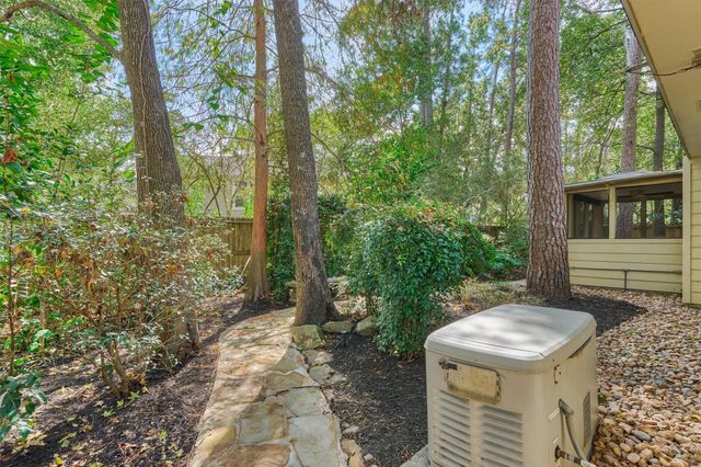 2 Rock Pine Court, The Woodlands, TX 77381