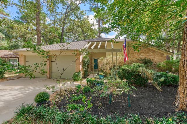 2 Rock Pine Court, The Woodlands, TX 77381