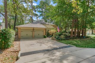 2 Rock Pine Court, The Woodlands, TX 77381