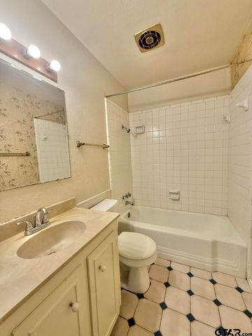 4014 Appletree Lane, Tyler, TX 75703