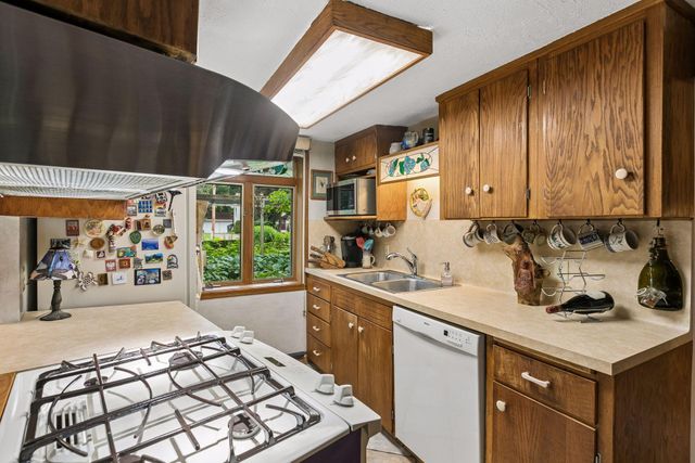 1140 Harbor Lane N, Plymouth, MN 55447